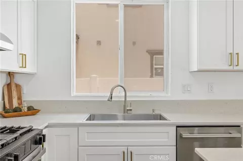 Kitchen - 112 Manzanita, Tehachapi, CA 93561 photo 4 of 5