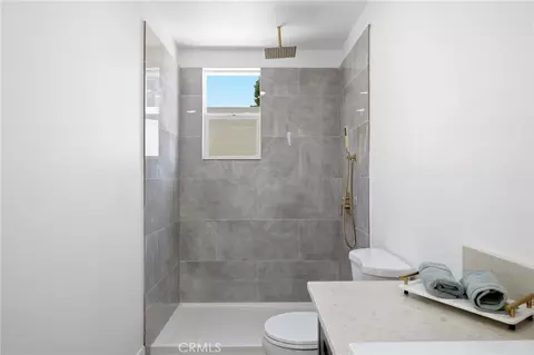 Bath - 112 Manzanita, Tehachapi, CA 93561 photo 2 of 5