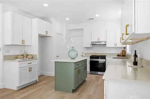 Kitchen - 112 Manzanita, Tehachapi, CA 93561 photo 2 of 5