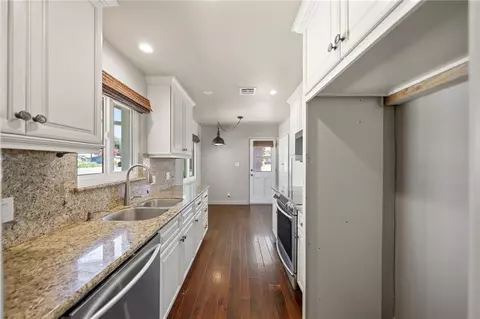 Entry Way - 4432 Beverly Ct, Riverside, CA 92506 photo 1 of 2