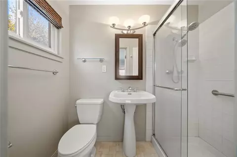 Bath - 4432 Beverly Ct, Riverside, CA 92506 photo 3 of 3