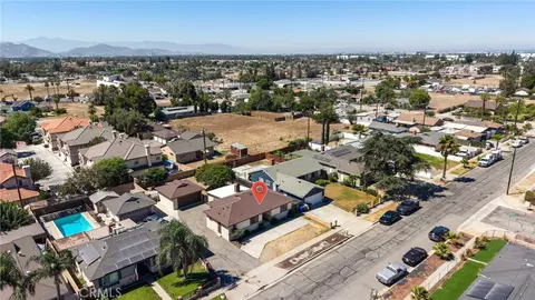 View/Area - 16563 Barbee, Fontana, CA 92336 photo 4 of 13