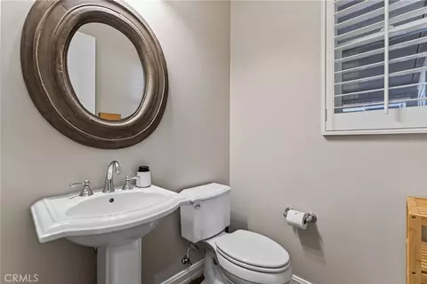 Bath - 540 Mountain House, Riverside, CA 92506 photo 1 of 7