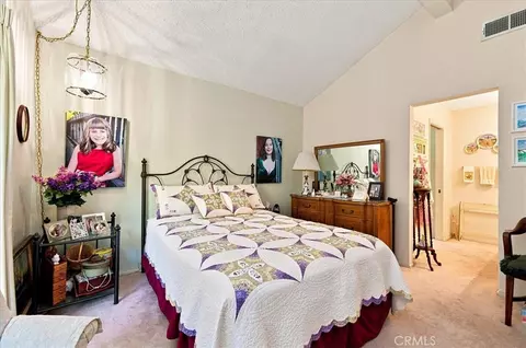 Bedroom - 29028 Willow Crk, Highland, CA 92346 photo 3 of 4