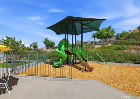 View/Area - 29028 Willow Crk, Highland, CA 92346 photo 1 of 2