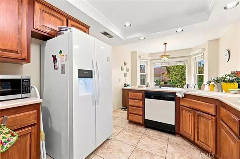 Kitchen - 29028 Willow Crk, Highland, CA 92346 photo 6 of 6