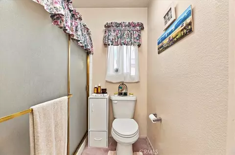 Bath - 29028 Willow Crk, Highland, CA 92346 photo 2 of 3