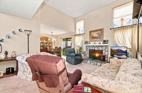 Living - 29028 Willow Crk, Highland, CA 92346 photo 4 of 4