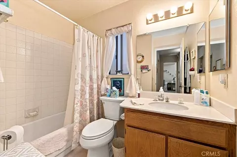 Bath - 29028 Willow Crk, Highland, CA 92346 photo 3 of 3