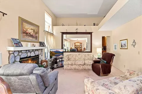 Living - 29028 Willow Crk, Highland, CA 92346 photo 2 of 4