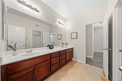 Bath - 9511 Capitan Ct, Riverside, CA 92508 photo 6 of 7