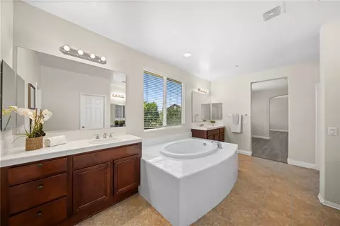 Bath - 9511 Capitan Ct, Riverside, CA 92508 photo 4 of 7