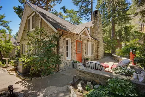 28 Bear Dr, Mt Baldy, CA 91759