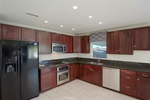 Kitchen - 3803 Piedmont, Highland, CA 92346 photo 1 of 1