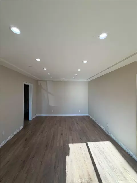 Living - 701 N Willow Ave, Compton, CA 90221 photo 1 of 2
