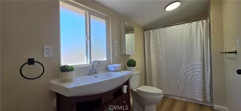 Bath - 22401 Ellis Ave, Perris, CA 92570 photo 4 of 4