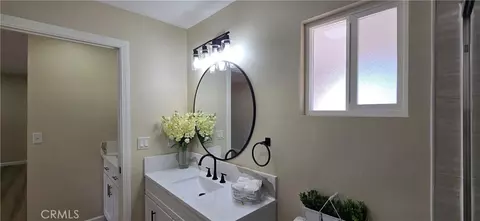 Bath - 22401 Ellis Ave, Perris, CA 92570 photo 2 of 4