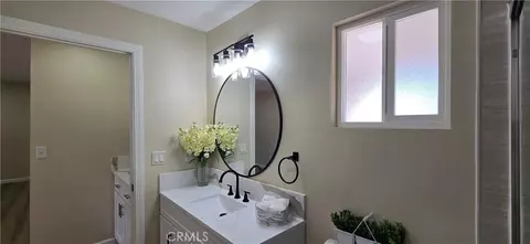 Bath - 22401 Ellis Ave, Perris, CA 92570 photo 2 of 4