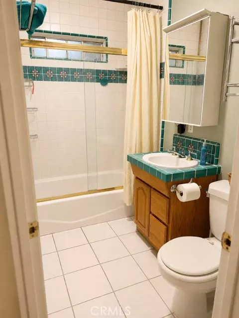 Bath - 23697 Bowl Rd, Crestline, CA 92325 photo 1 of 3