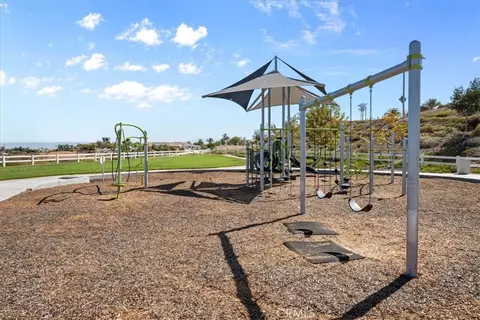 View/Area - 17029 Doria Ct, Riverside, CA 92503 photo 3 of 8