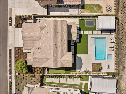View/Area - 17029 Doria Ct, Riverside, CA 92503 photo 6 of 8