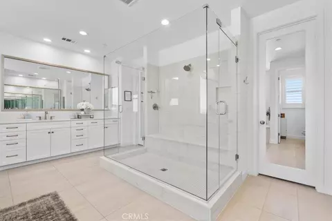 Bath - 17029 Doria Ct, Riverside, CA 92503 photo 2 of 3