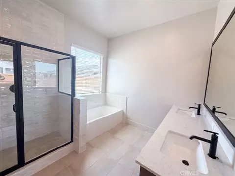 Bath - 2246 N Marion, Clovis, CA 93619 photo 2 of 4