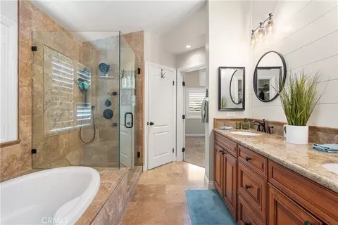 Bath - 956 Cowhide Rd, Corona, CA 92882 photo 4 of 4