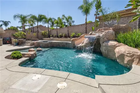 Exterior - 956 Cowhide Rd, Corona, CA 92882 photo 6 of 8