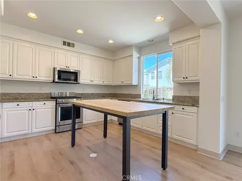Kitchen - 28910 Newport, Temecula, CA 92591 photo 3 of 3