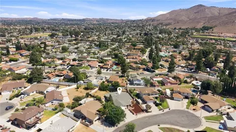 View/Area - 3575 Philadelphia Ct, Riverside, CA 92503 photo 3 of 7
