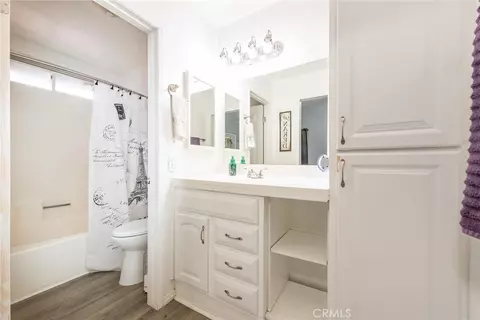 Bath - 656 Wilson Ave, Perris, CA 92571 photo 2 of 3