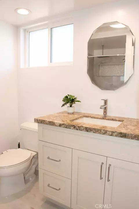 Bath - 933 Eastside Rd, El Cajon, CA 92020 photo 5 of 7