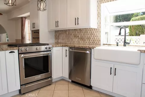 Kitchen - 933 Eastside Rd, El Cajon, CA 92020 photo 3 of 5