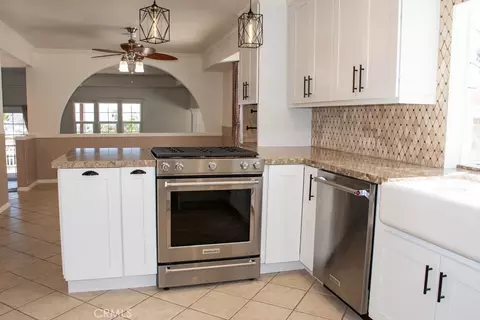 Kitchen - 933 Eastside Rd, El Cajon, CA 92020 photo 4 of 5