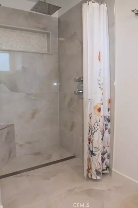 Bath - 933 Eastside Rd, El Cajon, CA 92020 photo 4 of 7