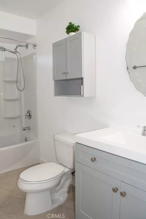 Bath - 933 Eastside Rd, El Cajon, CA 92020 photo 3 of 7