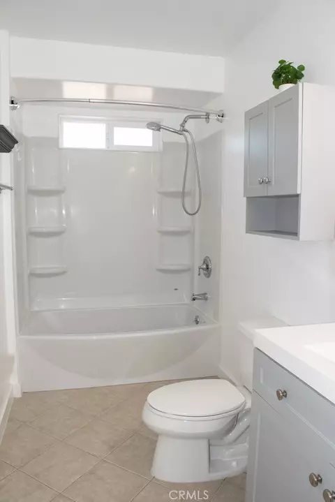 Bath - 933 Eastside Rd, El Cajon, CA 92020 photo 2 of 7