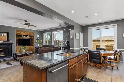 Kitchen - 1180 Reisling, Perris, CA 92571 photo 6 of 6
