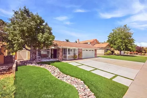 8725 Sandhill Dr, Riverside, CA 92508
