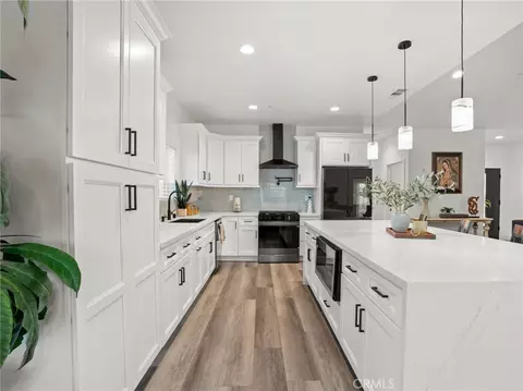 Kitchen - 11383 Maple, Hesperia, CA 92345 photo 3 of 4