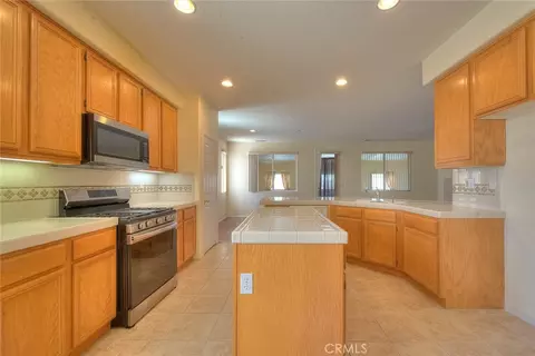 Kitchen - 14990 Lexington, Adelanto, CA 92301 photo 3 of 7