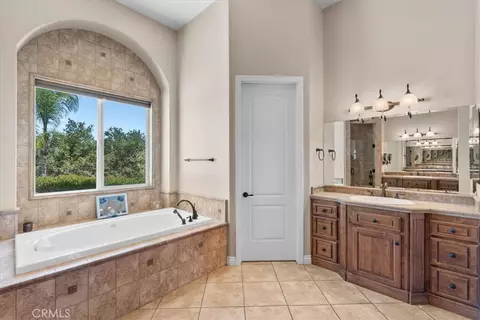 Bath - 26690 Skyrocket, Temecula, CA 92590 photo 2 of 5