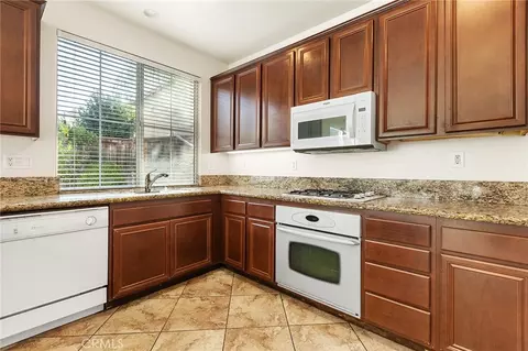 Kitchen - 31574 Six Rivers Ct, Temecula, CA 92592 photo 2 of 3