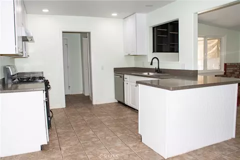 Kitchen - 35635 Panorama, Yucaipa, CA 92399 photo 1 of 2