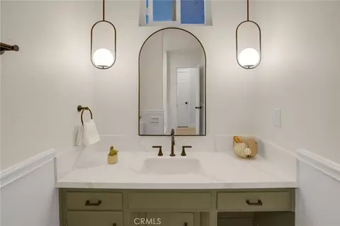 Bath - 1235 Cedar, Redlands, CA 92373 photo 2 of 8