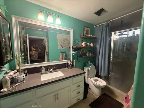 Bath - 232 1 St, Perris, CA 92570 photo 1 of 2