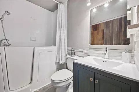 Bath - 3935 Burge St, Riverside, CA 92505 photo 1 of 3