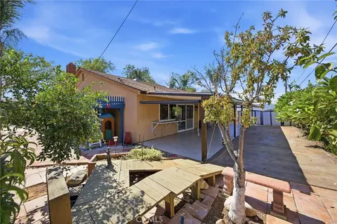Exterior - 3935 Burge St, Riverside, CA 92505 photo 14 of 20