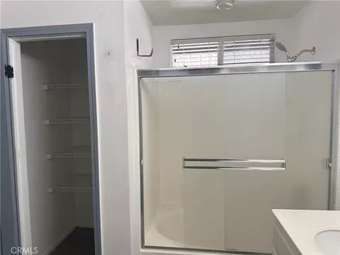 Bath - 189 Ropango, Hemet, CA 92545 photo 3 of 3